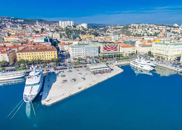 By The Sea - 13293 * غييكا